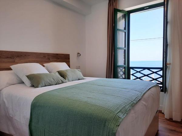 Apartamentos El Muelle Comillas Exteriör bild