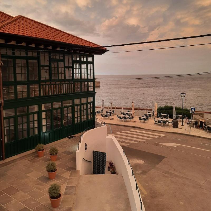 Apartamentos El Muelle Comillas Exteriör bild